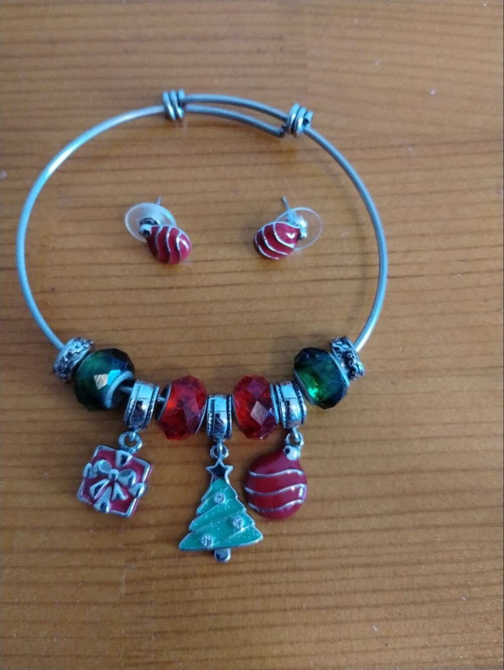 Holiday Charm Bracelet and Stud Earrings Set - Red & Green